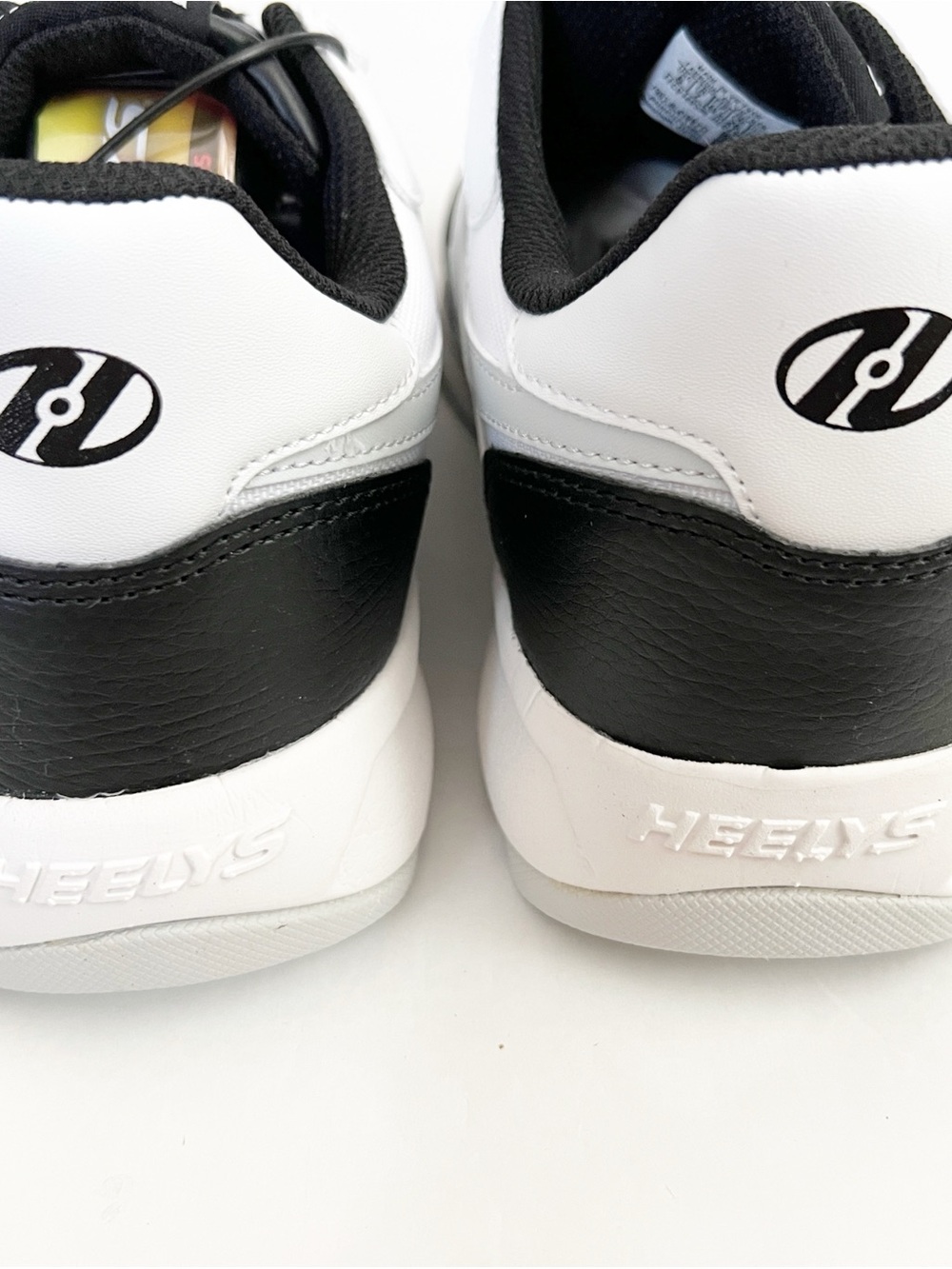 NIB Genuine Reebok x Heelys White & Black Low-Top Sneakers 8 - Picture 6 of 9